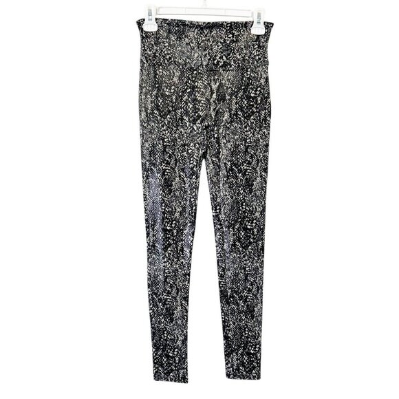 Spanx Leggings Women’s Size Medium Shine Glossy Snake Print - Picture 1 of 11
